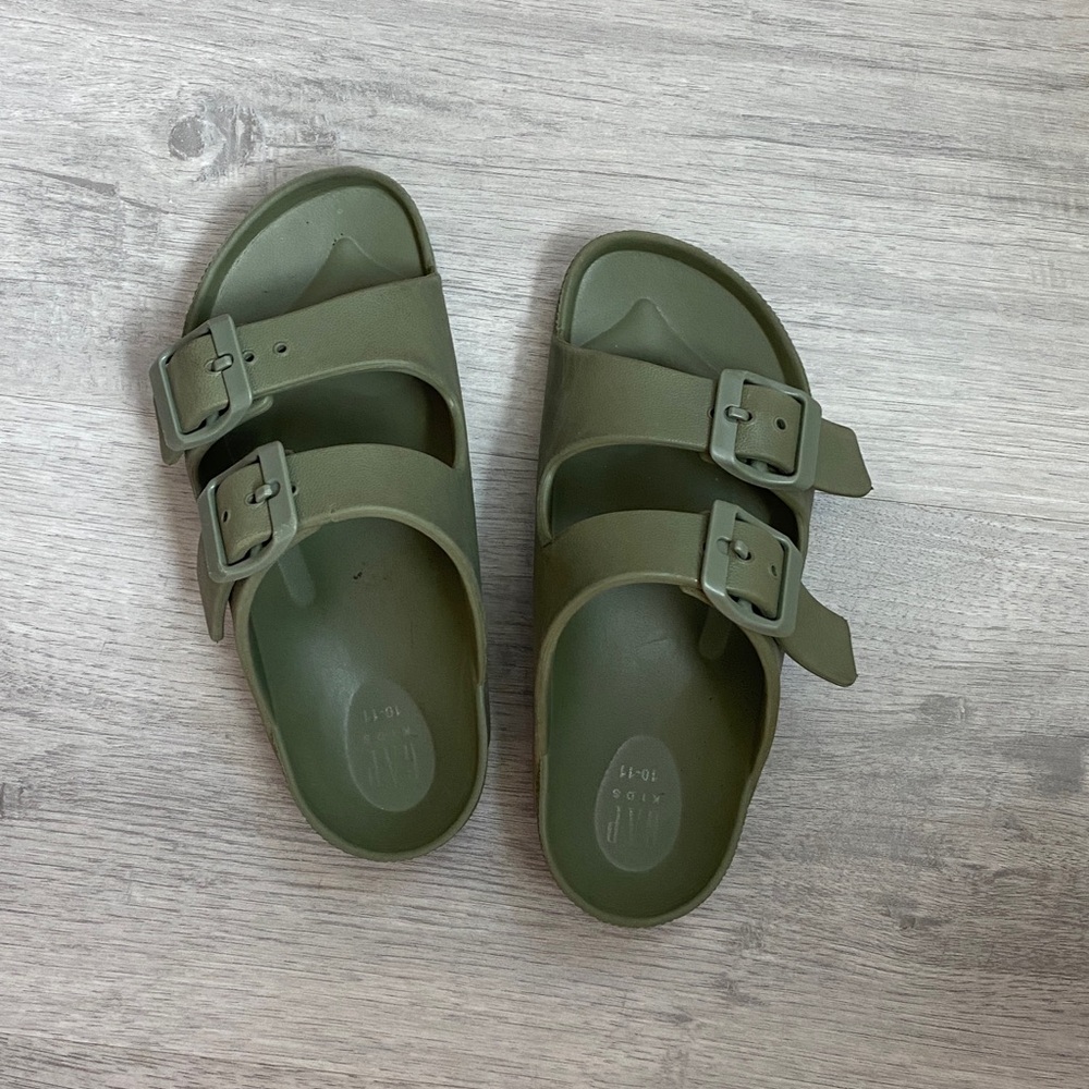 Gap kids Olive Green slide sandal size 10/11